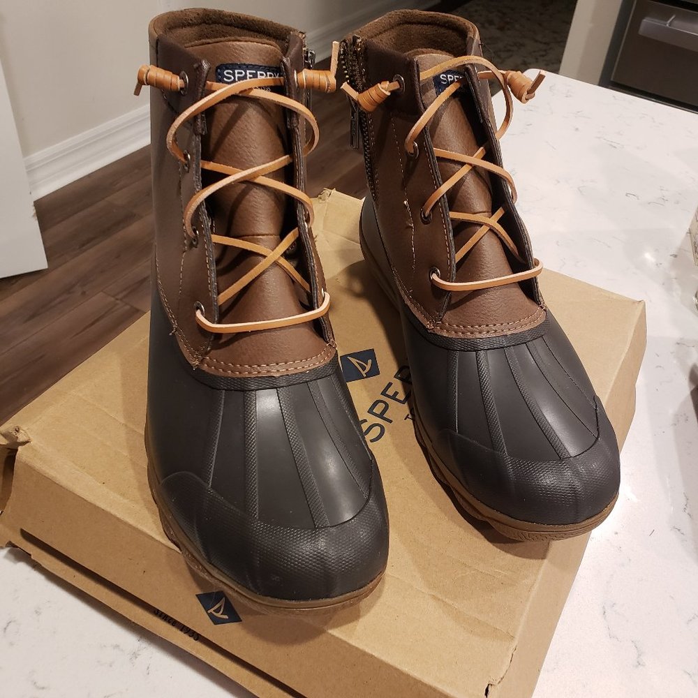 NIB Sperry women's duck book 10M